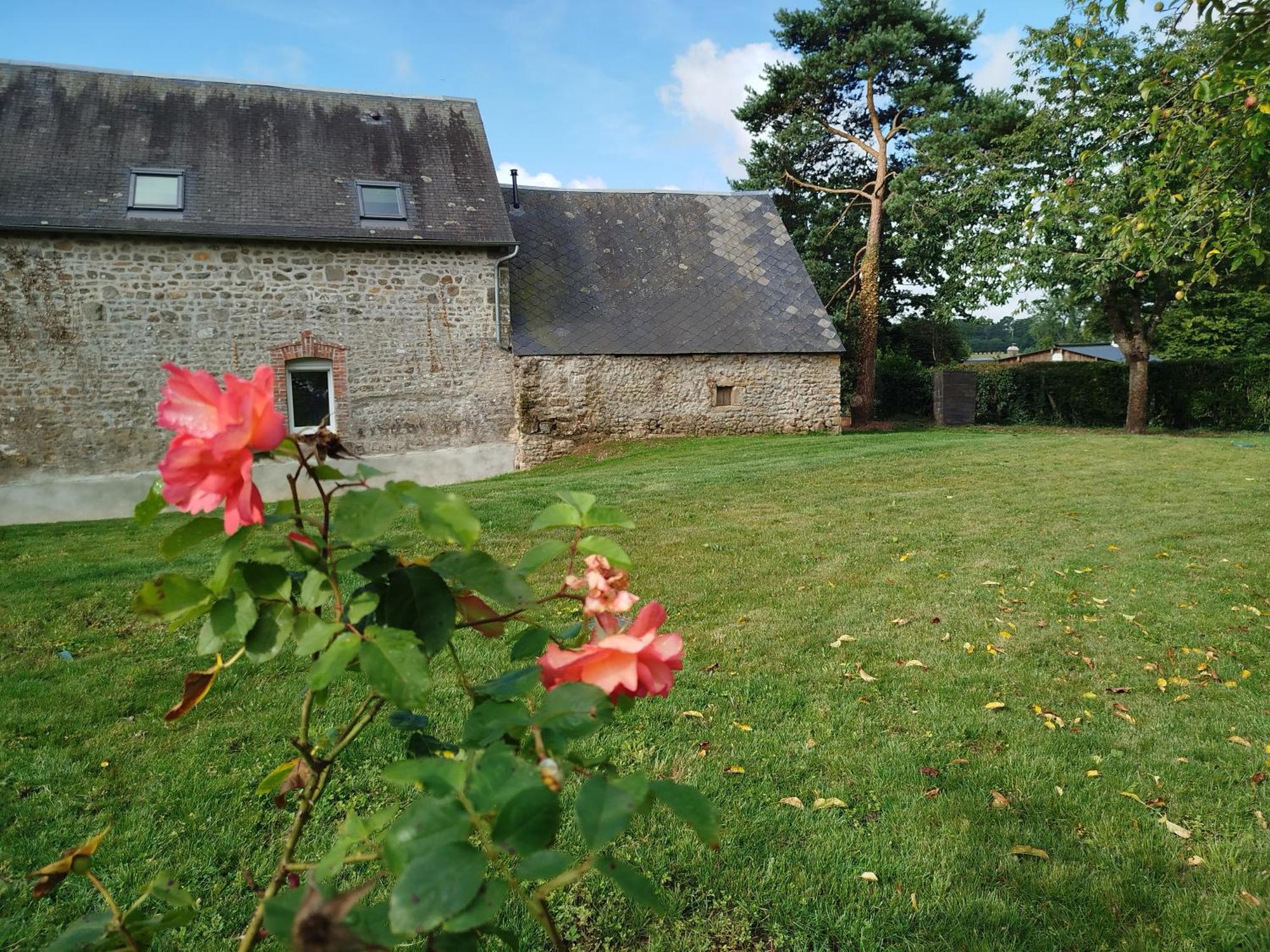 Le Gite De La Haie Portee Lignieres-Orgeres Exteriér fotografie